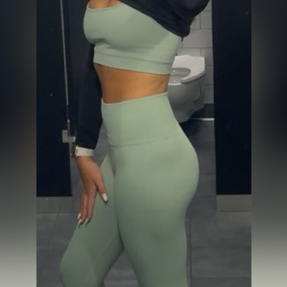 Light Green SET Active Leggings and Top!!